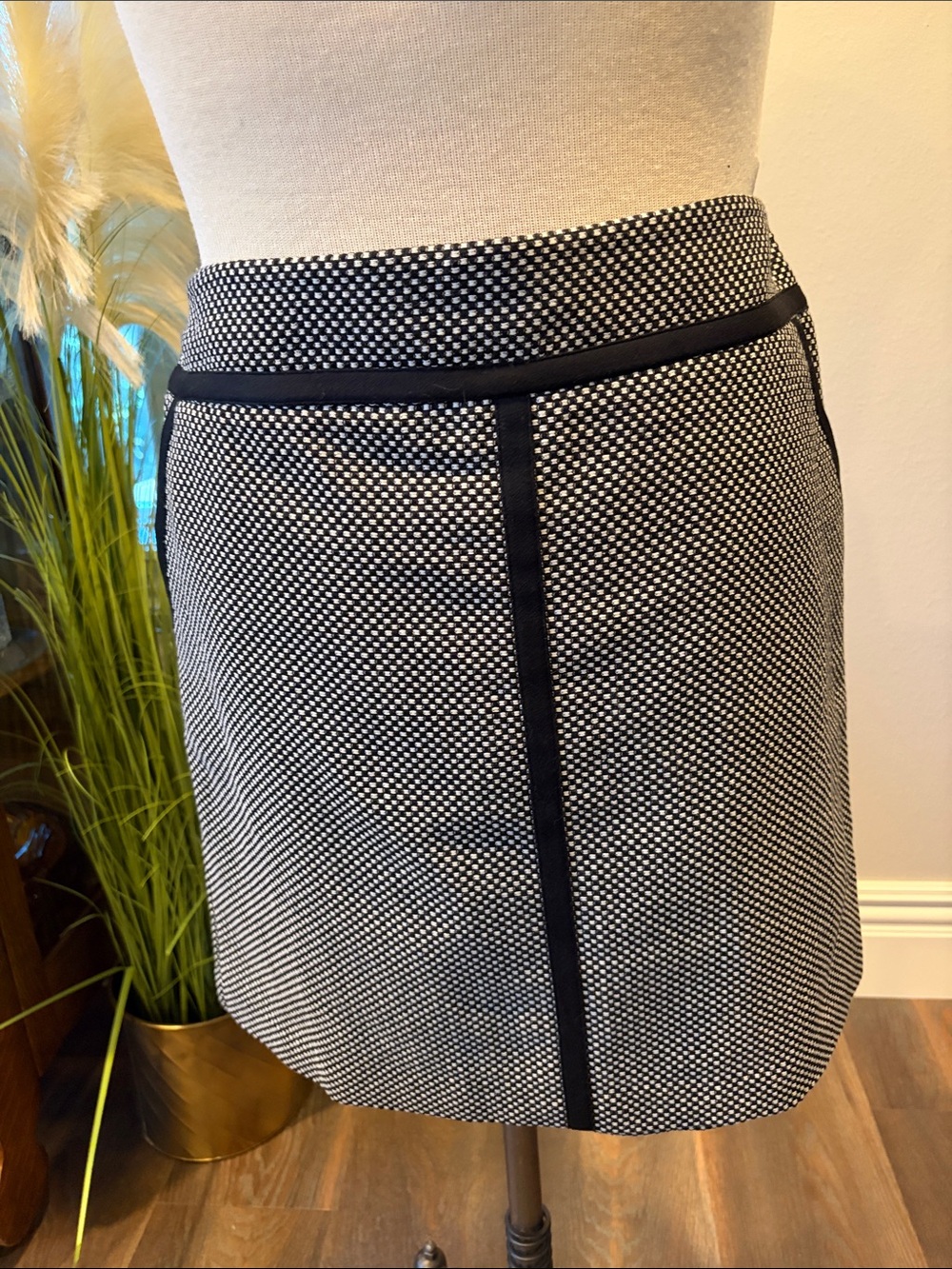 NWOT LOFT Black & White Knit Mini Skirt -Sz16